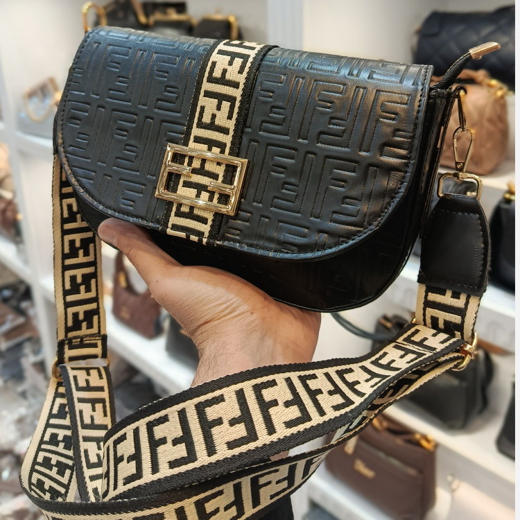 کیف دوشی زنانه طرح برند فندی