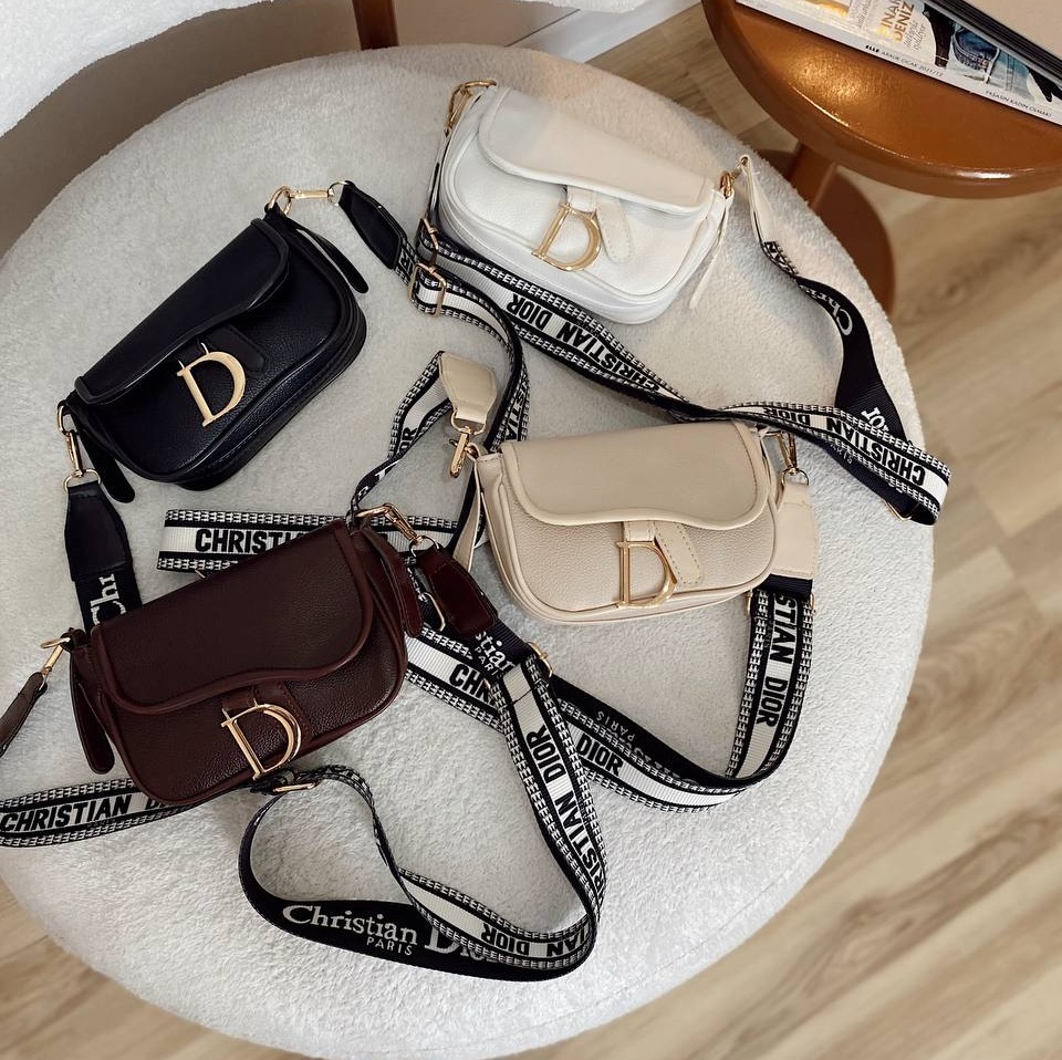 کیف دوشی زنانه طرح dior(کد محصول 2735)